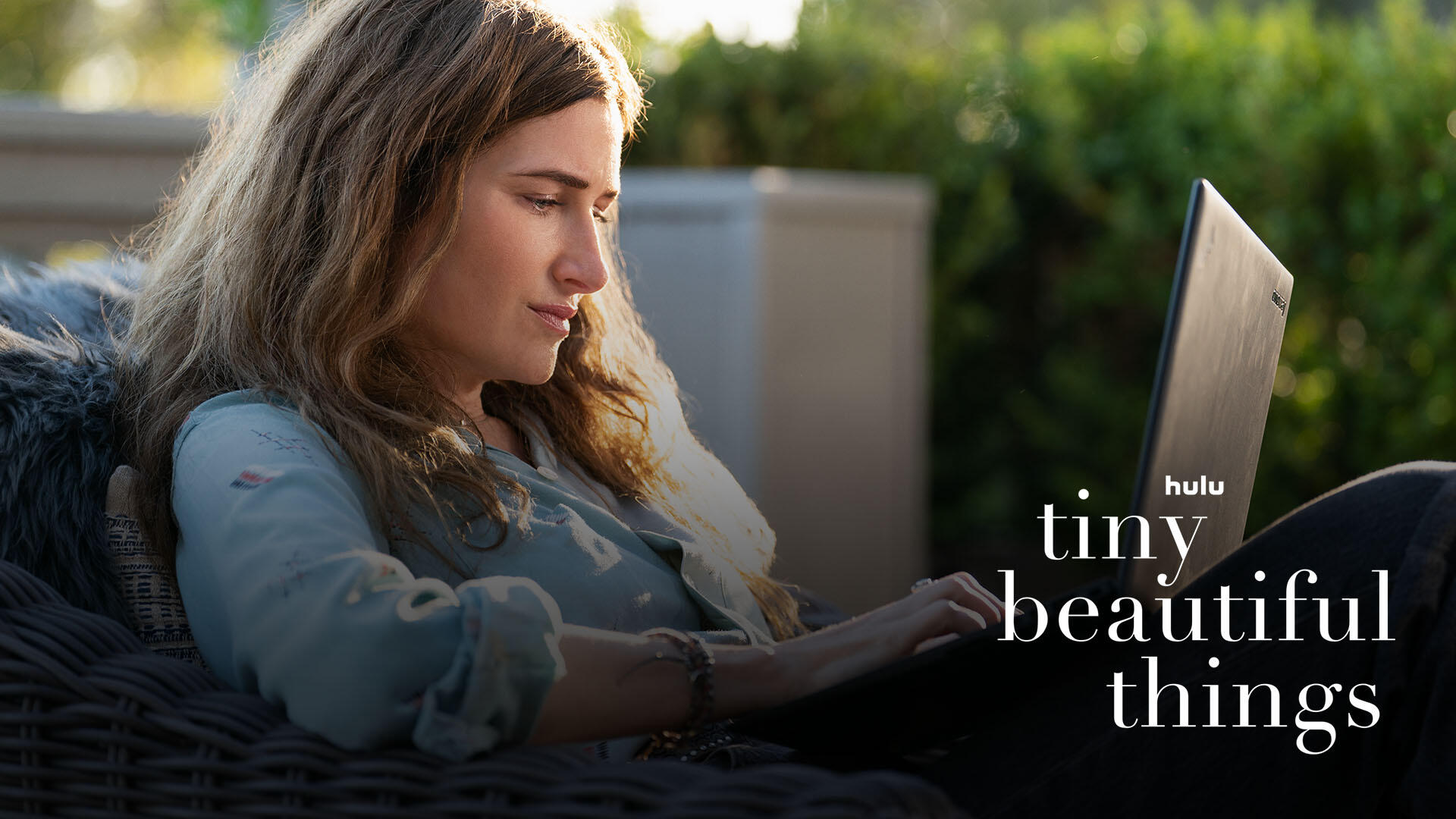 Tiny Beautiful Things -- Season 1 -- Based on the best-selling collection by Cheryl Strayed, Tiny Beautiful Things follows Clare (Kathryn Hahn) a floundering writer who becomes a revered advice columnist while her own life is falling apart. Clare (Kathryn Hahn), shown. (Courtesy of Hulu)